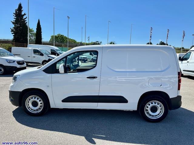 Renting OPEL COMBO 1.5 TD E CARGO 100 SELECT FURGON