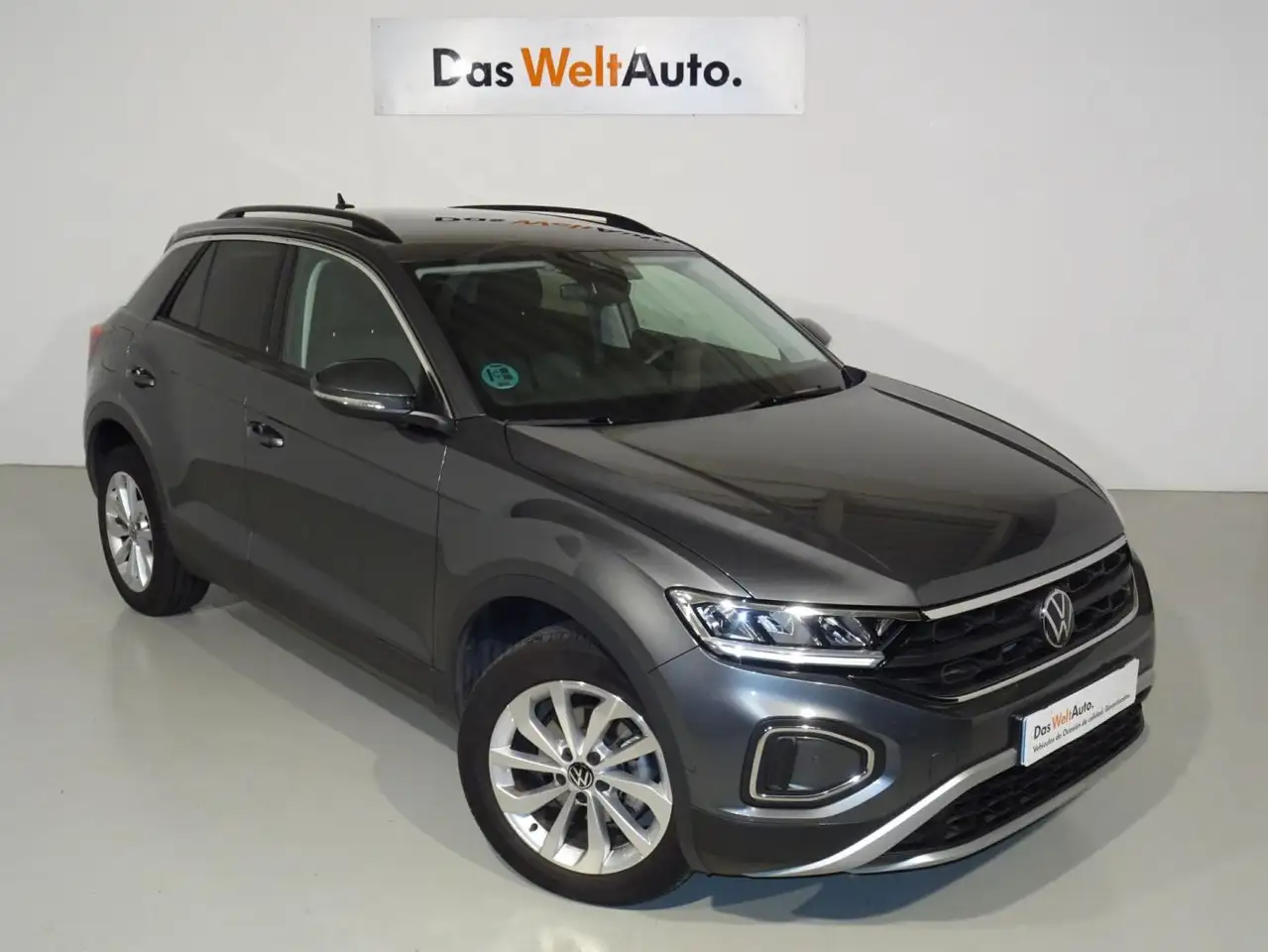 Renting Volkswagen T-Roc 1.5 TSI Life Gris 1