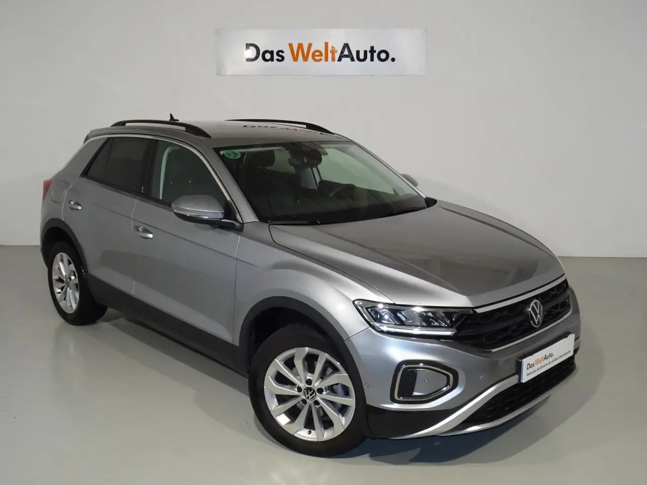 Renting Volkswagen T-Roc 1.5 TSI Life Plateado