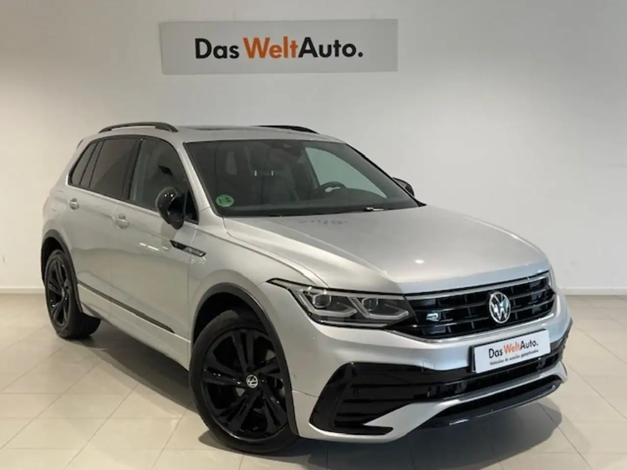 Renting Volkswagen Tiguan 1.5 TSI R-Line DSG 110kW Plateado