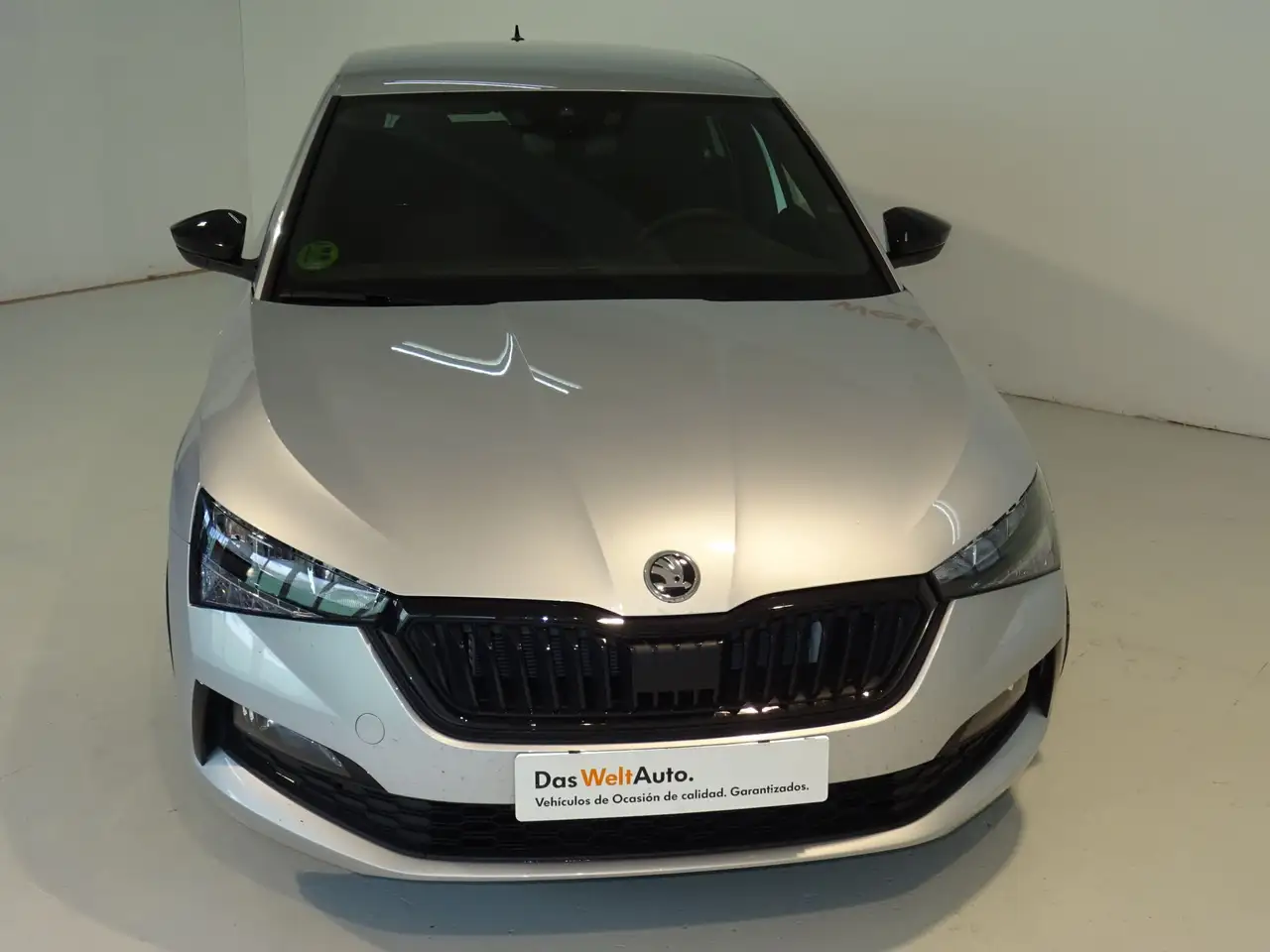 Renting Skoda Scala 1.5 TSI Sport DSG 110kW Plateado