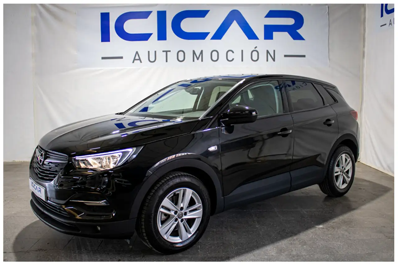 Renting Opel Grandland X 1.5CDTi S&S Selective Pro 130 Negro