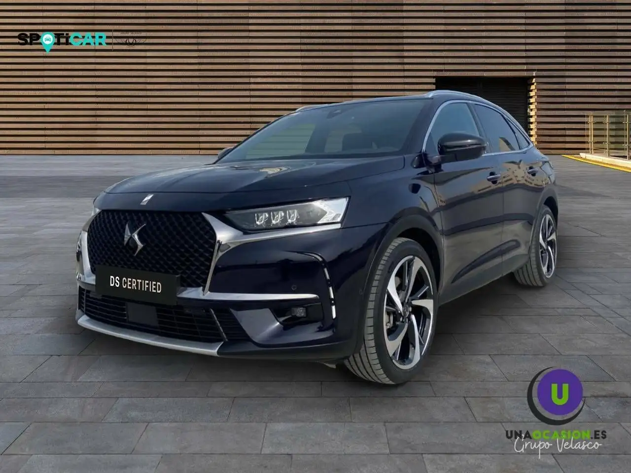 Renting DS Automobiles DS 7 Crossback 1.6 E-Tense 225 Auto Rivoli Azul