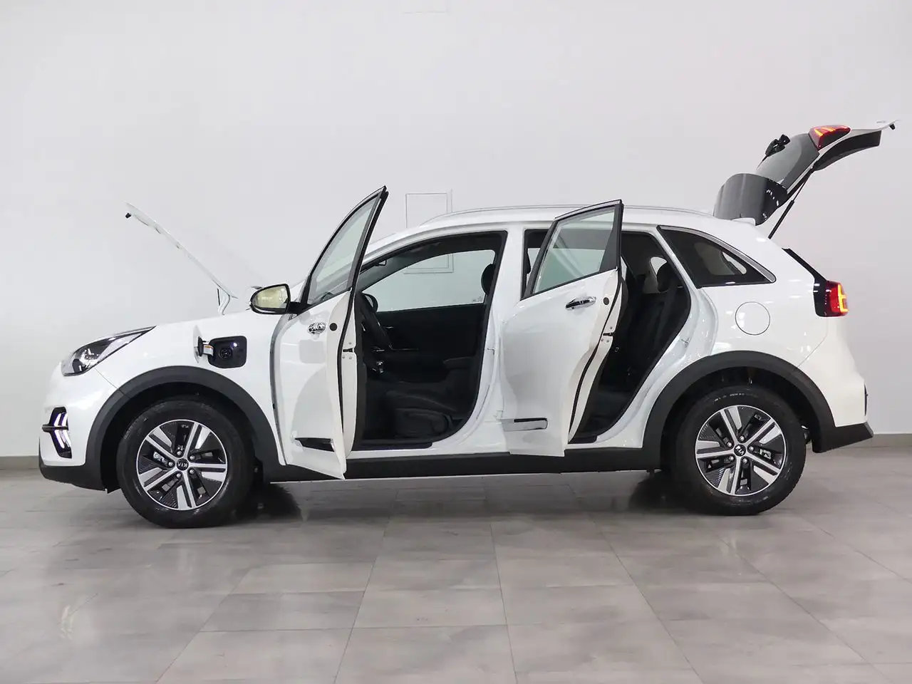 Renting Kia Niro 1.6 GDI PLUG-IN HYBRID DRIVE 141 5P Blanco 5