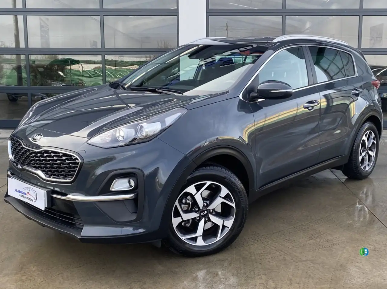 Renting Kia Sportage 1.6 MHEV Drive 4×2 136 Gris