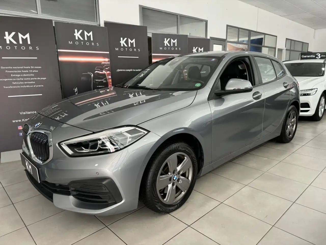 Renting BMW 118 118dA Azul 2