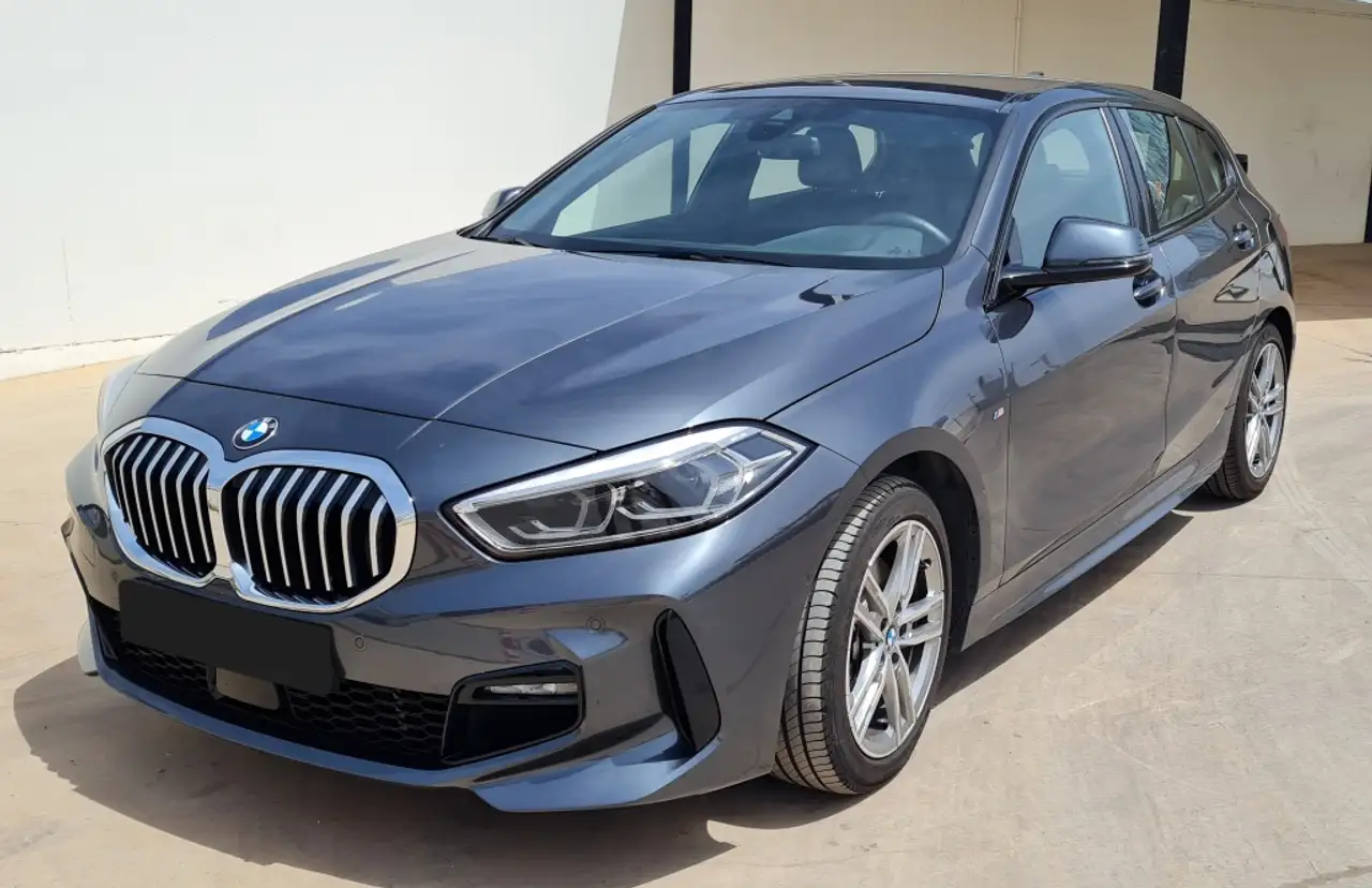 Renting BMW 118 118dA Business Gris 2