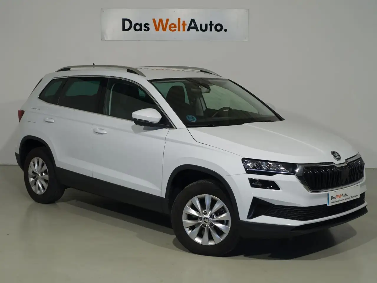 Renting Skoda Karoq 2.0TDI AdBlue Ambition 4×4 DSG 110kW Blanco 1