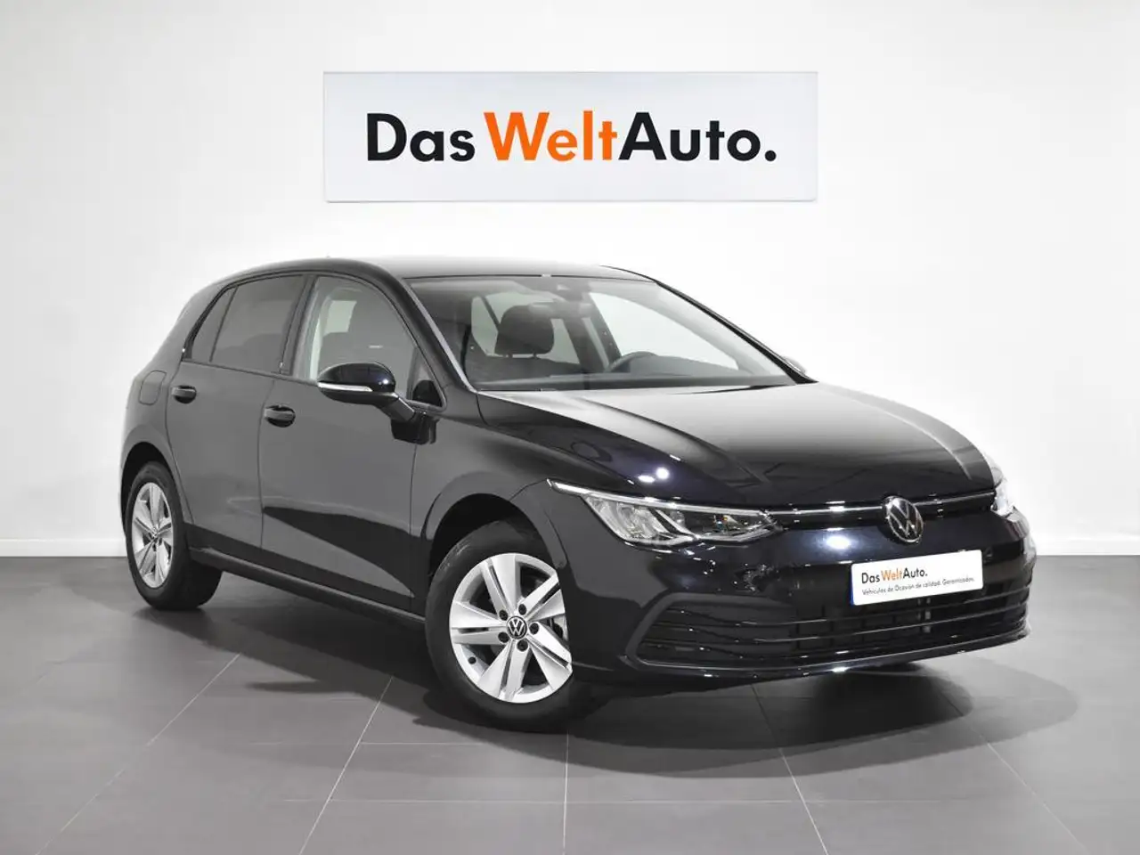 Renting Volkswagen Golf 2.0TDI Life DSG 85kW Negro 1