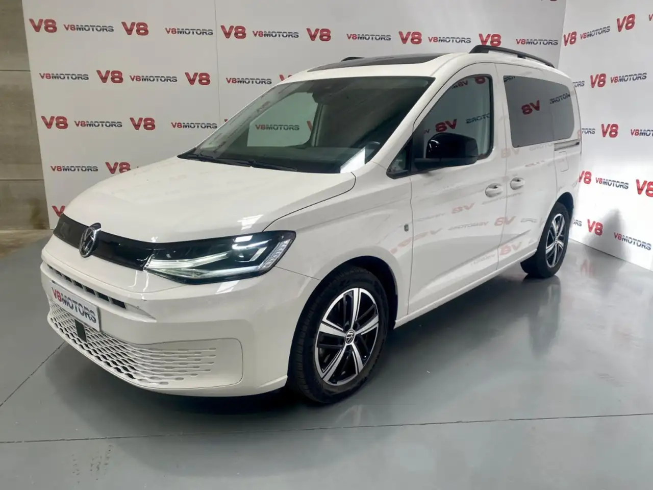 Renting Volkswagen Caddy 2.0TDI Outdoor 122 Blanco