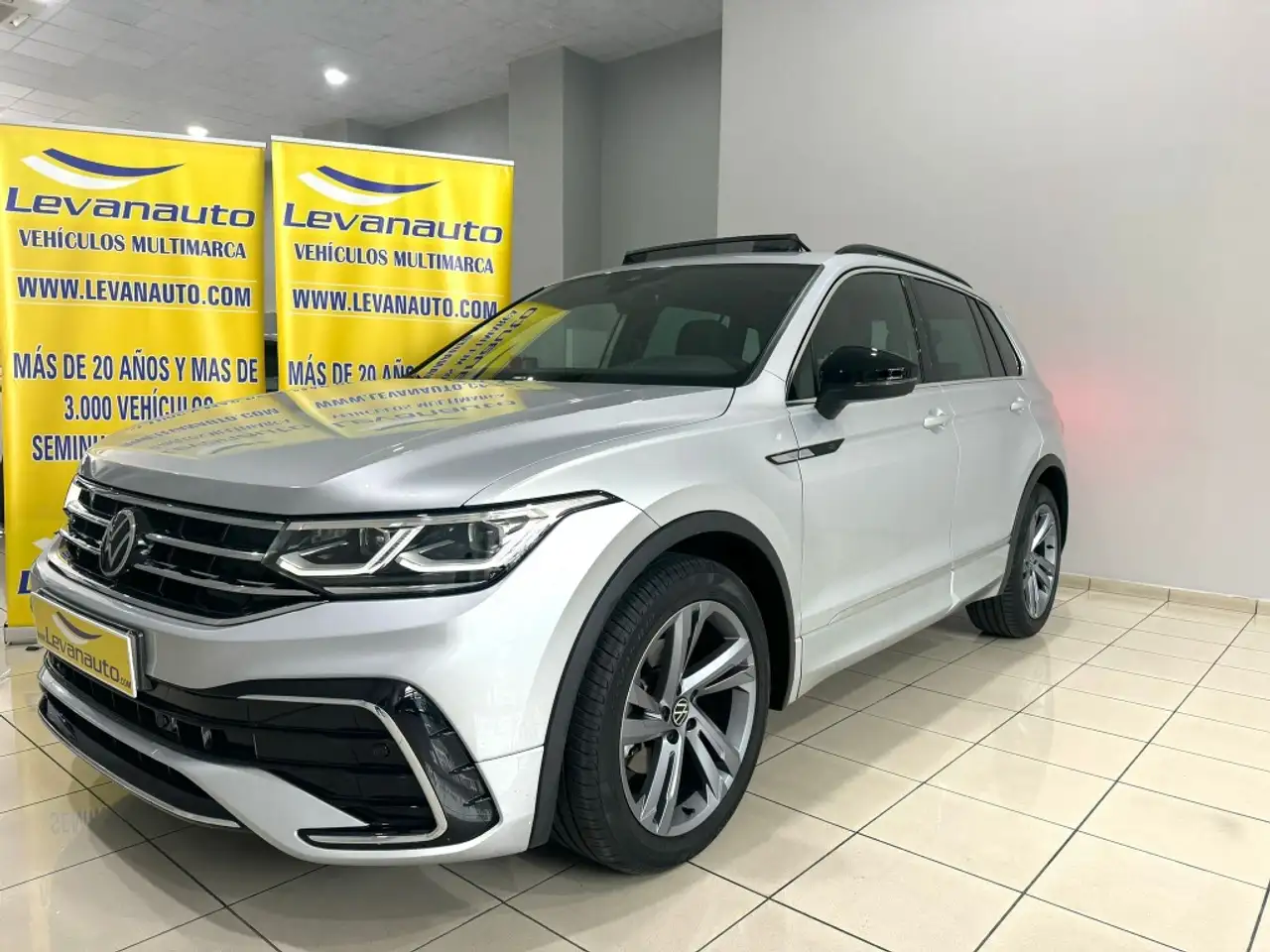 Renting Volkswagen Tiguan 2.0TDI R-Line DSG 110kW Plateado