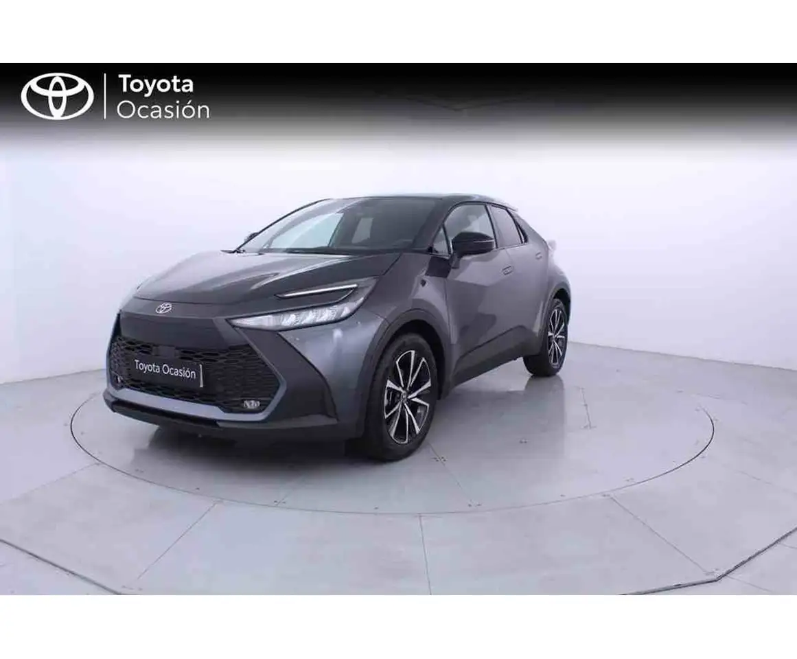 Renting Toyota C-HR 200H GR Sport Premiere Edition AWD Gris