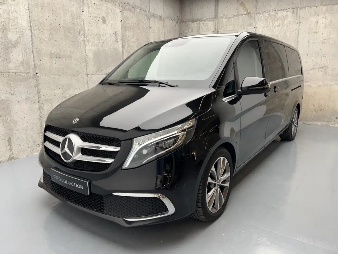 Renting Mercedes-Benz V 250 250d Extralargo Avantgarde Negro