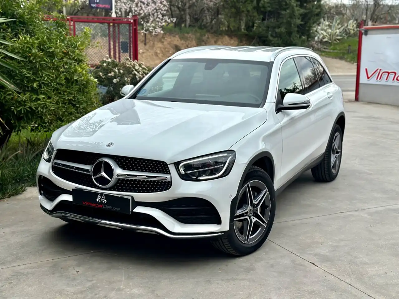 Renting Mercedes-Benz GLC 300 300de 4Matic 9G-Tronic Blanco 2