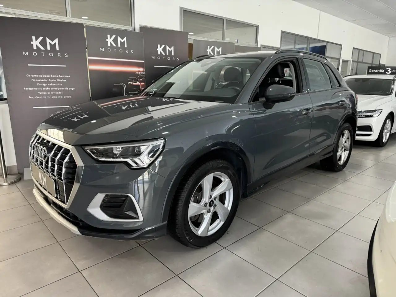 Renting Audi Q3 40 TDI quattro S tronic 147kW Gris