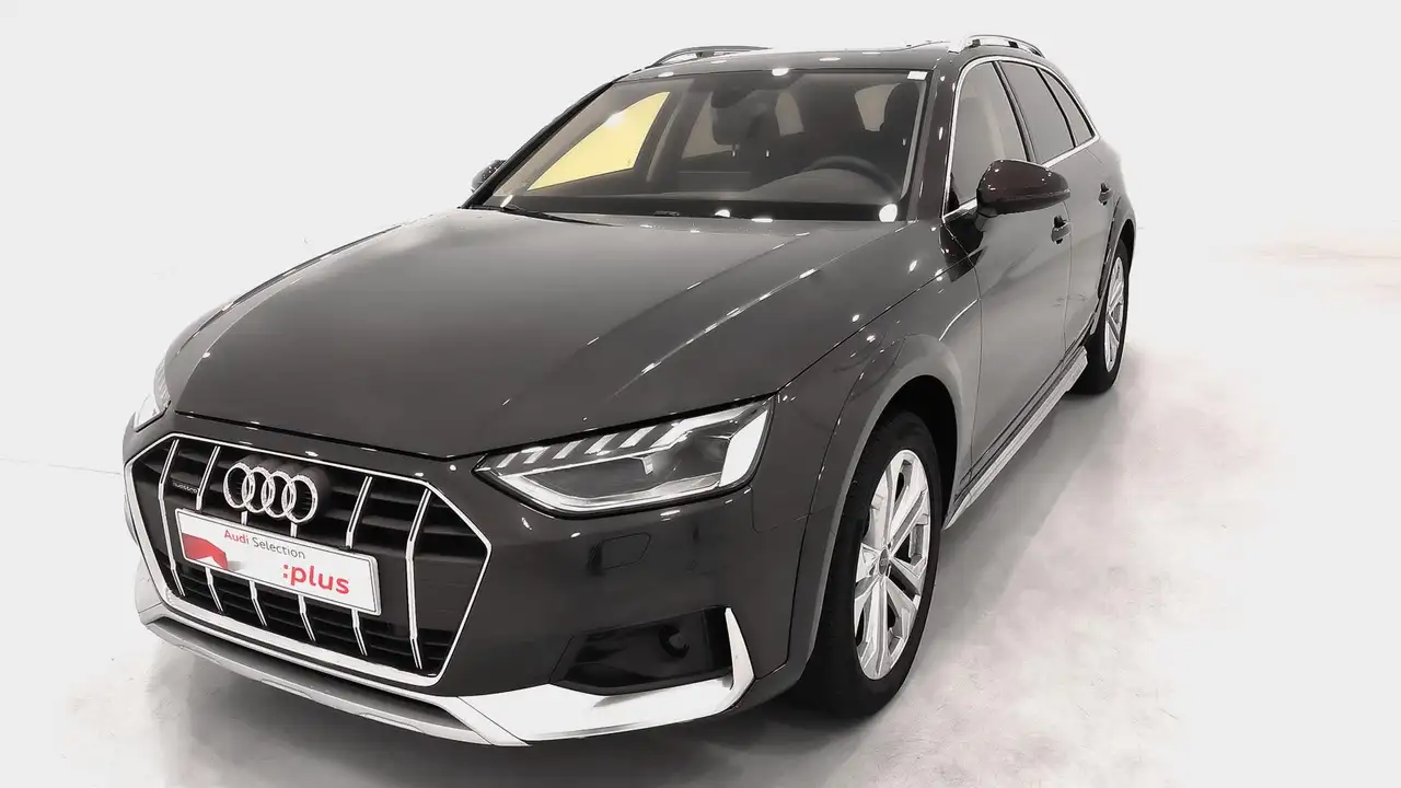 Renting Audi A4 allroad 40 TDI quattro S-Tronic 150kW Gris 1