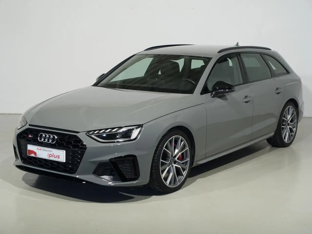 Renting Audi S4 Avant TDI quattro Tiptronic 255kW Gris 2