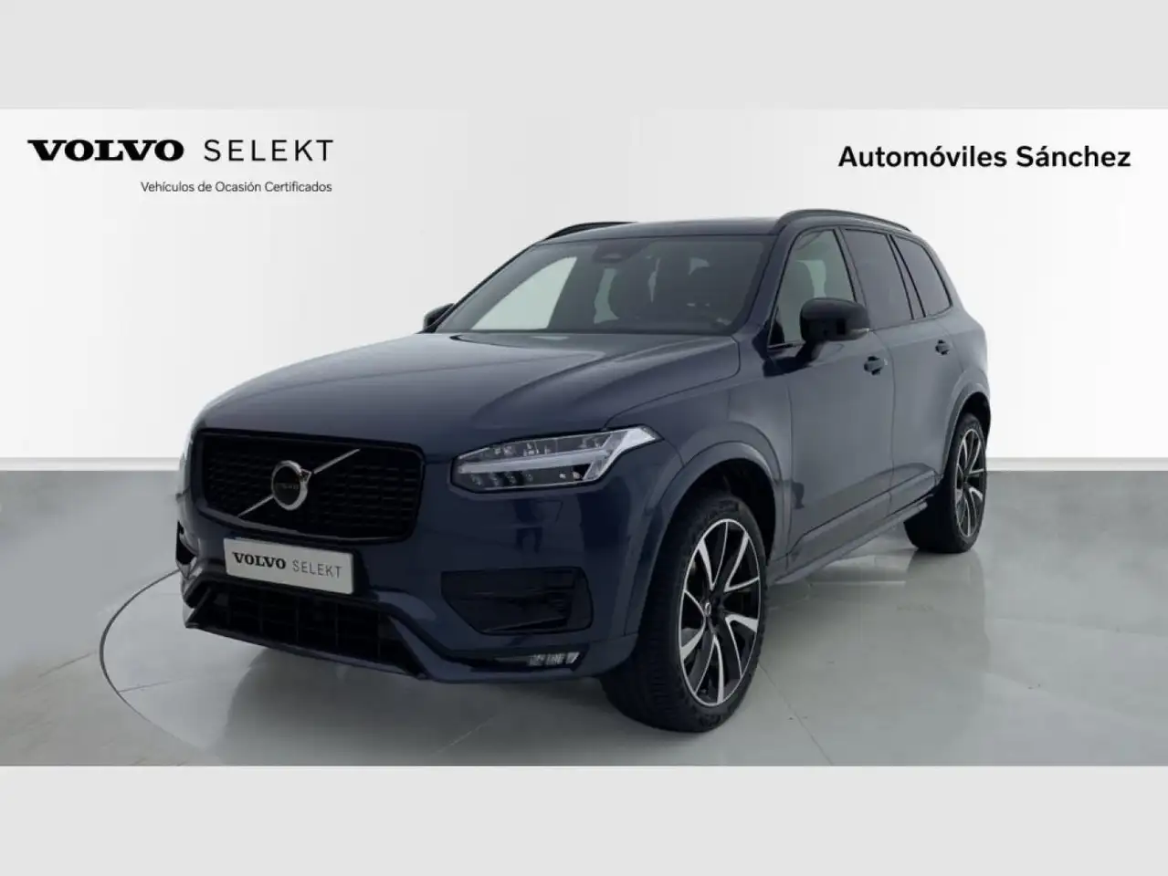 Renting Volvo XC90 B5 Plus Dark AWD Aut. Azul