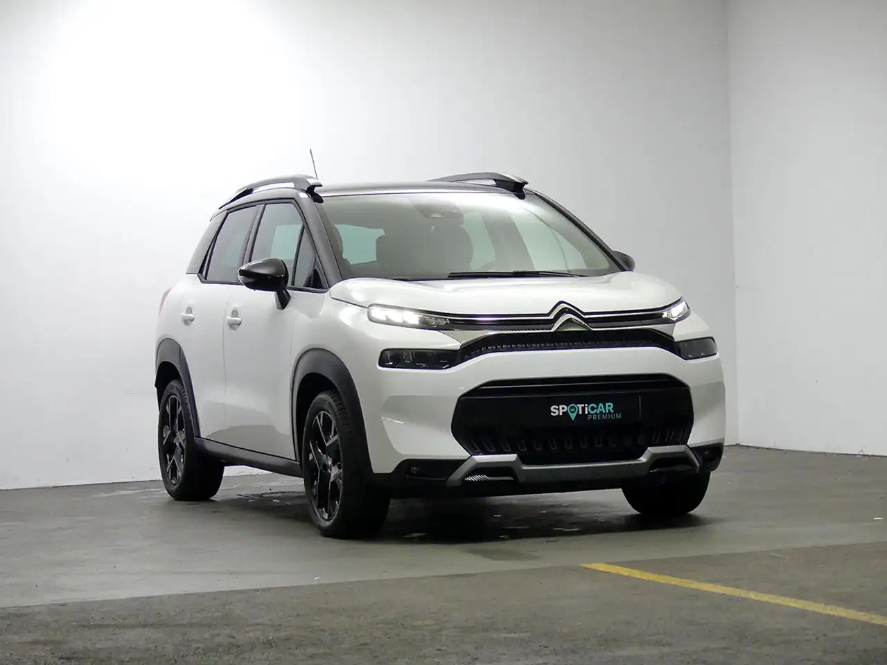 Renting Citroen C3 Aircross BlueHDi S&S Shine 110 Blanco