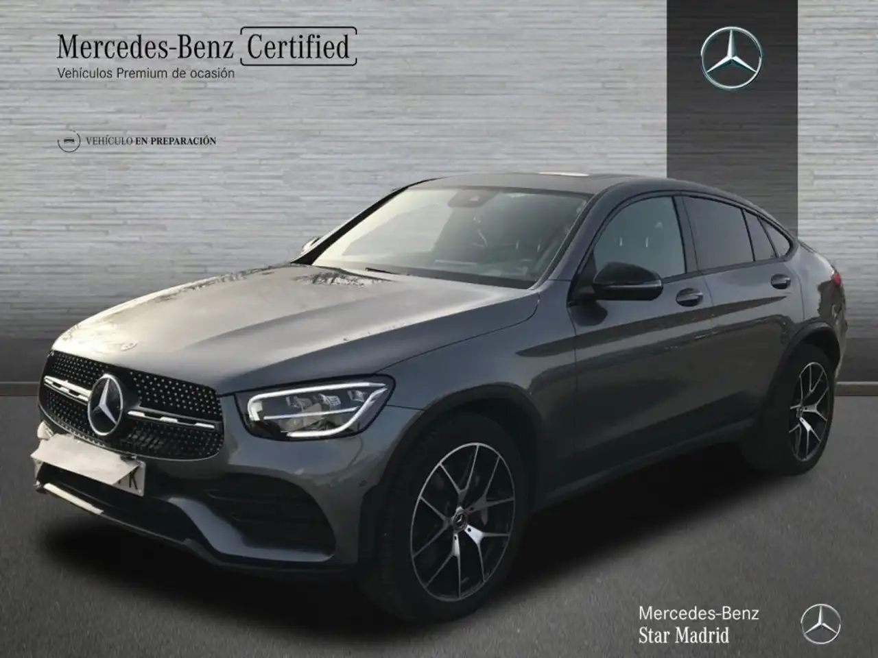 Renting Mercedes-Benz GLC 300 Coupé d 4MATIC Gris