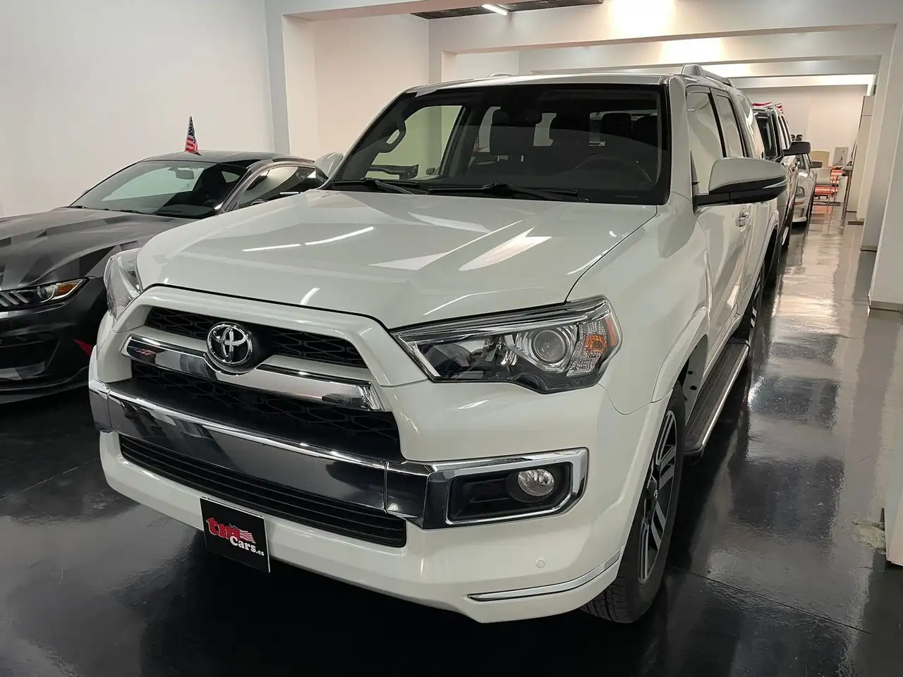 Renting Toyota 4-Runner LIMITED Blanco