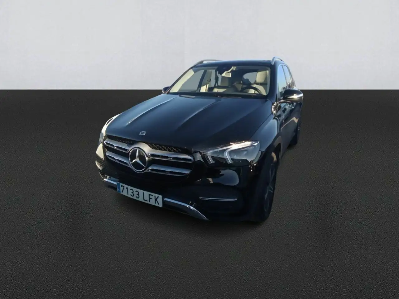 Renting Mercedes-Benz GLE 300 MERCEDES   d 4MATIC Negro