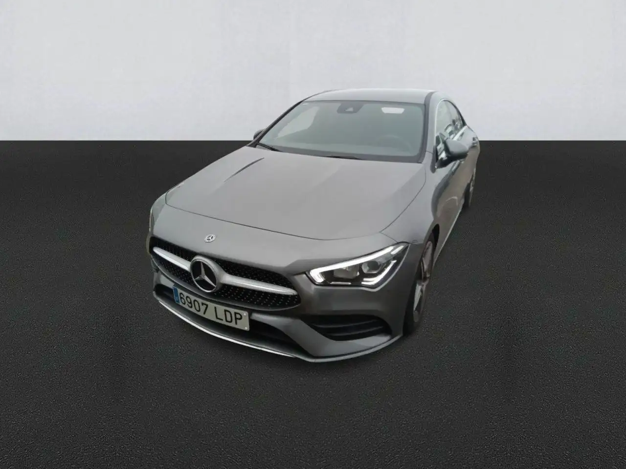 Renting Mercedes-Benz CLA 200 MERCEDES  D DCT Gris