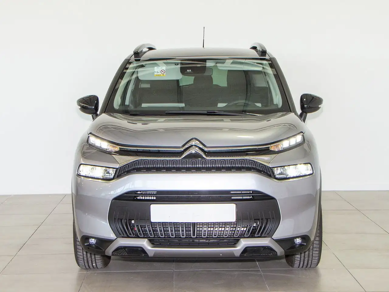 Renting Citroen C3 Aircross Puretech S&S Feel Pack 110 Gris 2