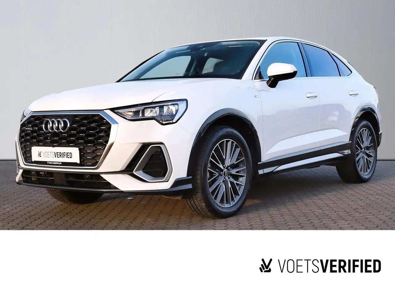 Renting Audi Q3 sportback 1