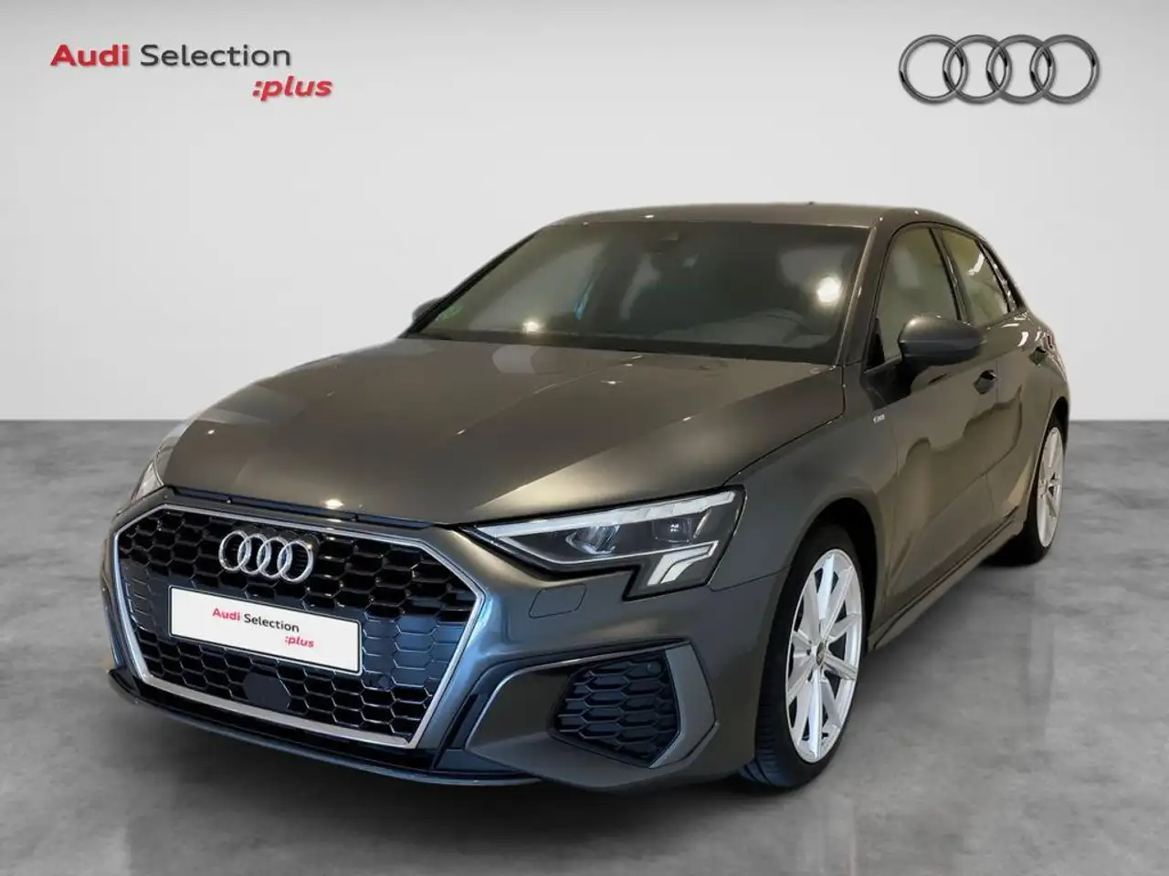 Renting Audi A3 Sportback 35TDI S line S tronic Gris