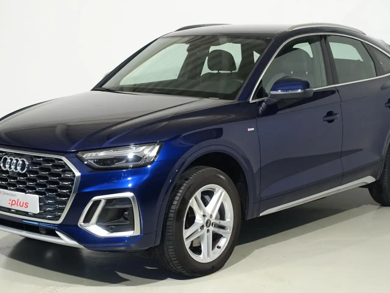 Renting Audi Q5 Sportback 40 TDI quattro-ultra S line S tronic 150 Azul 1