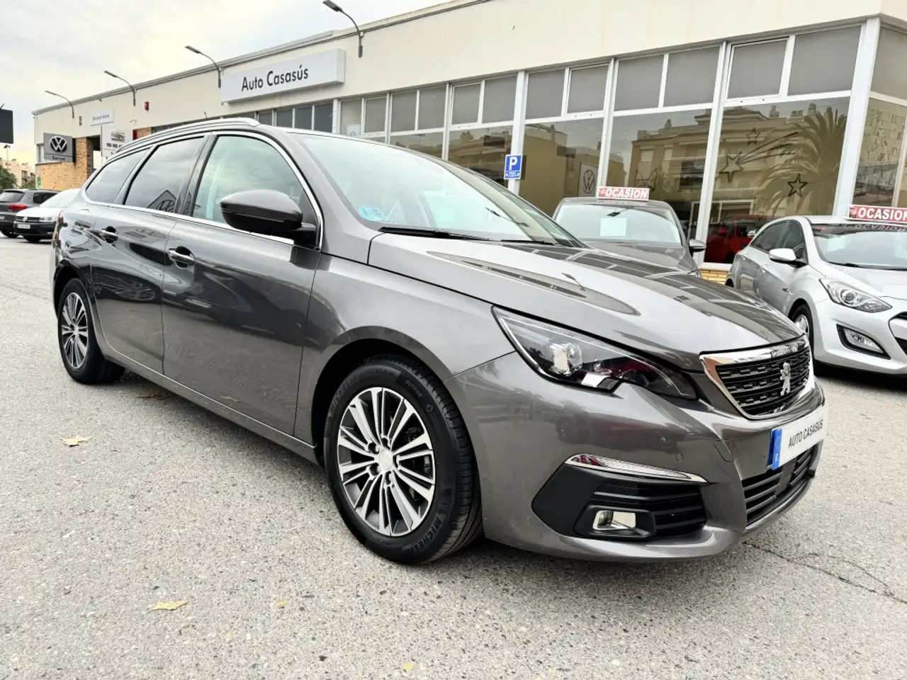 Renting Peugeot 308 SW 1.2 PureTech S&S Allure Pack 130 Gris