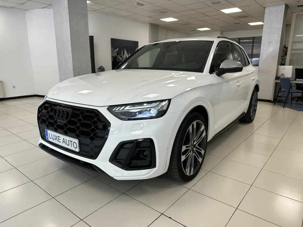 Renting Audi SQ5 TDI quattro tiptronic 251KW Blanco