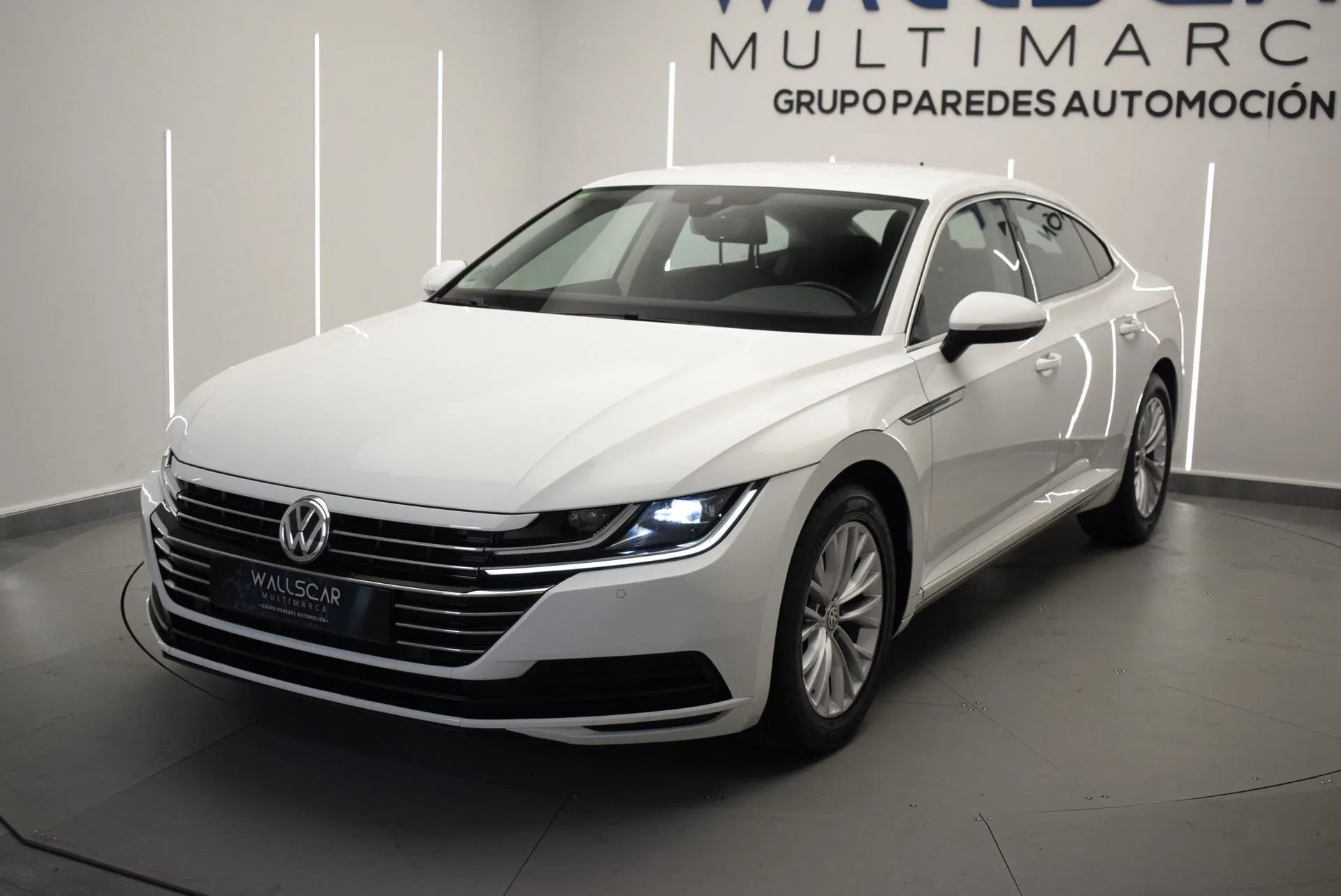 Renting VOLKSWAGEN Arteon 2.0 TSI Elegance DSG7 140kW