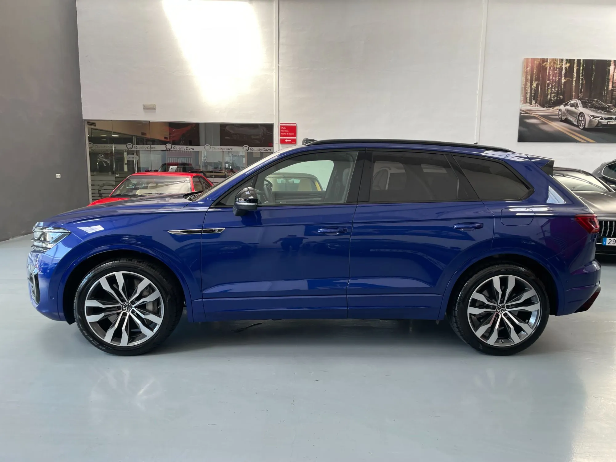 Renting VOLKSWAGEN Touareg 3.0TSI V6 R 4Motion Tiptronic