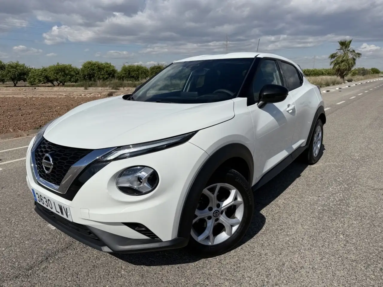 Renting Nissan Juke 1.0 DIG-T N-Design Black 4×2 114 Blanco