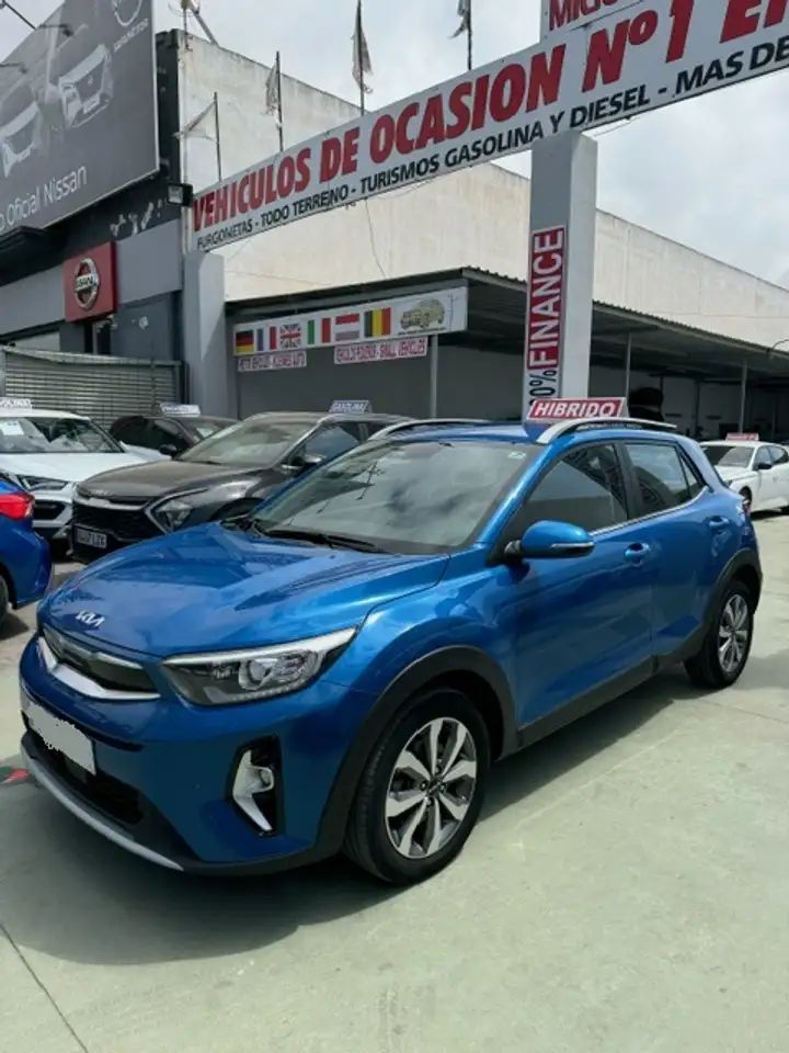 Renting Kia Stonic 1.0 T-GDi MHEV Drive 100 Azul