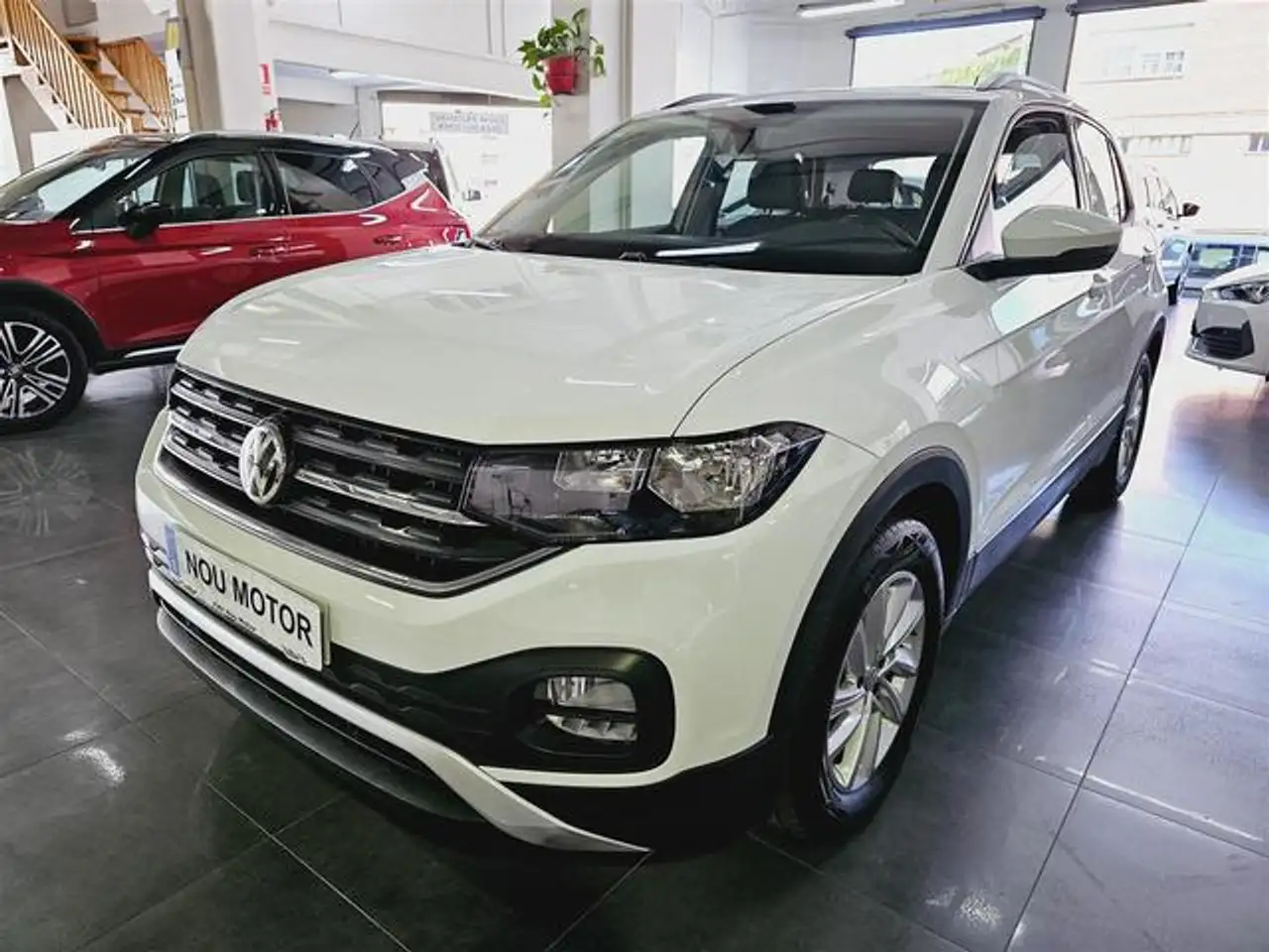 Renting Volkswagen T-Cross 1.0 TSI Advance 85kW Blanco