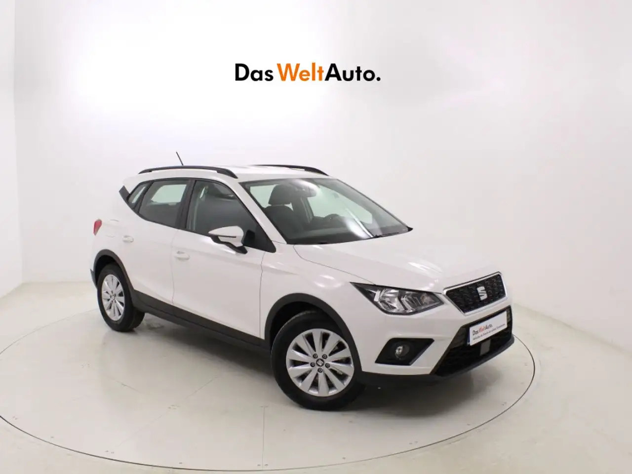 Renting SEAT Arona 1.0 TSI Ecomotive S&S Style 110 Blanco 4