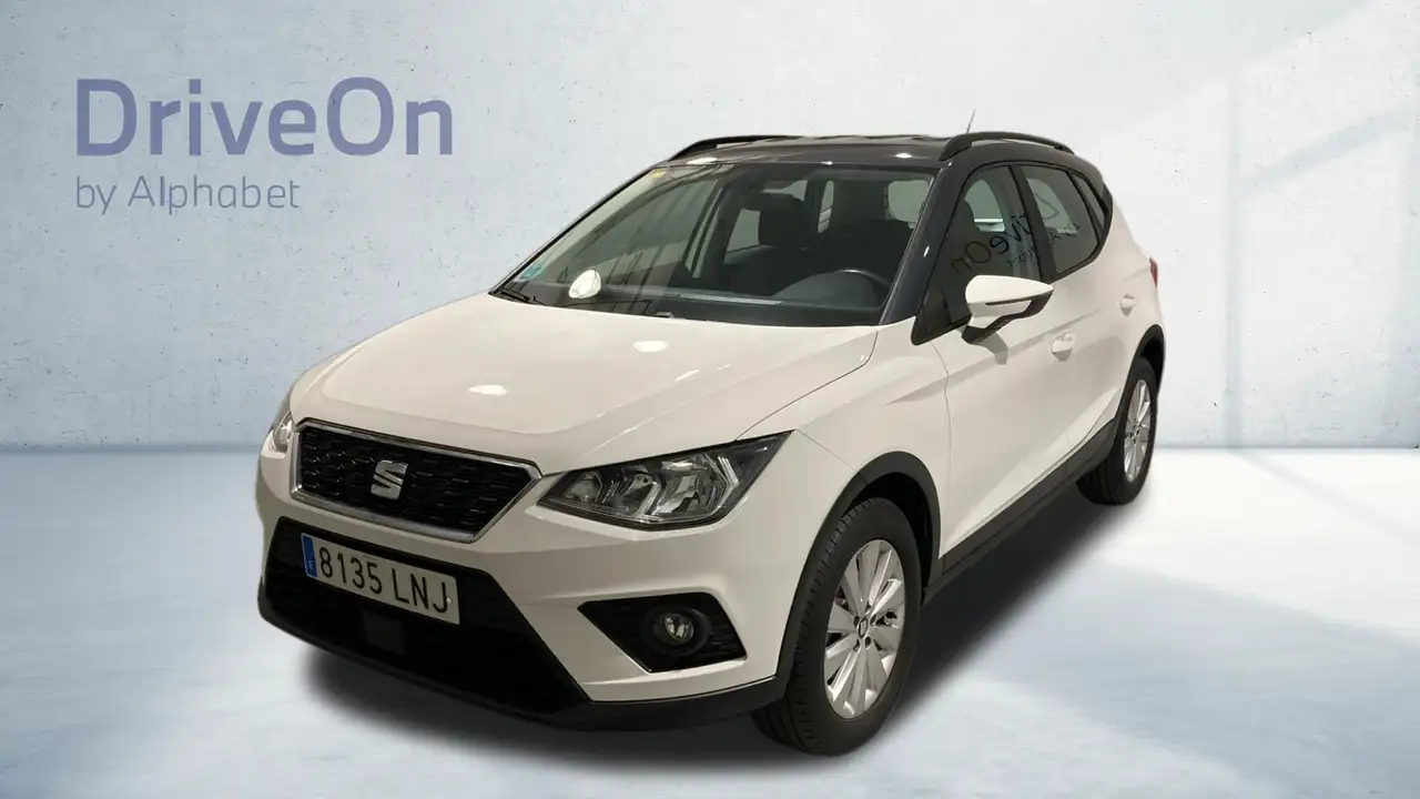 Renting SEAT Arona 1.0 TSI Ecomotive S&S Style 110 Blanco 3