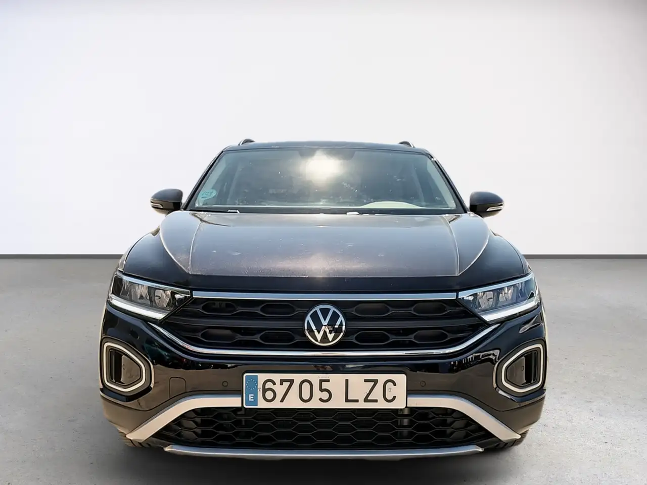 Renting Volkswagen T-Roc 1.0 TSI Life 81kW Negro 1