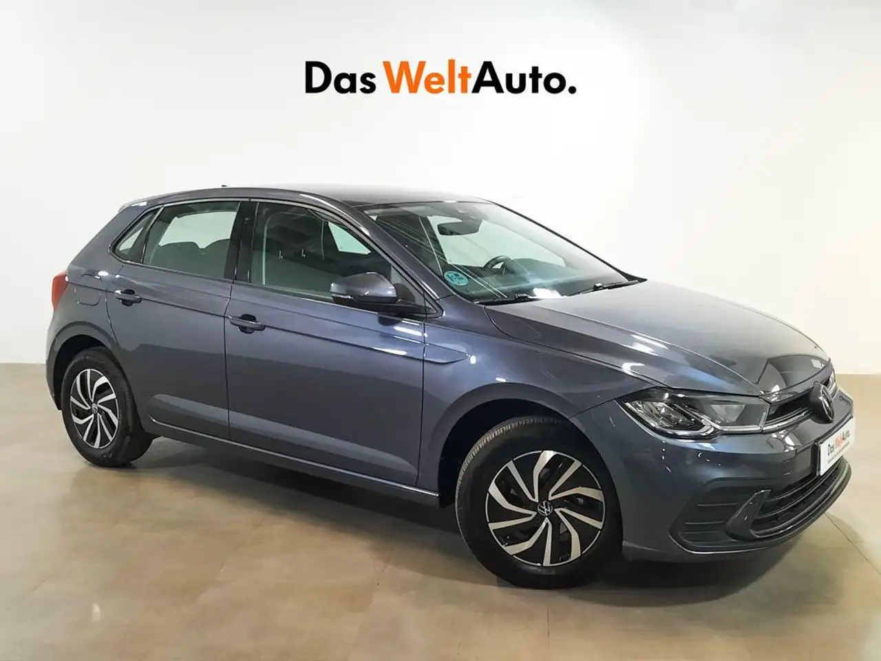 Renting Volkswagen Polo 1.0 TSI Life DSG 70kW Gris 1