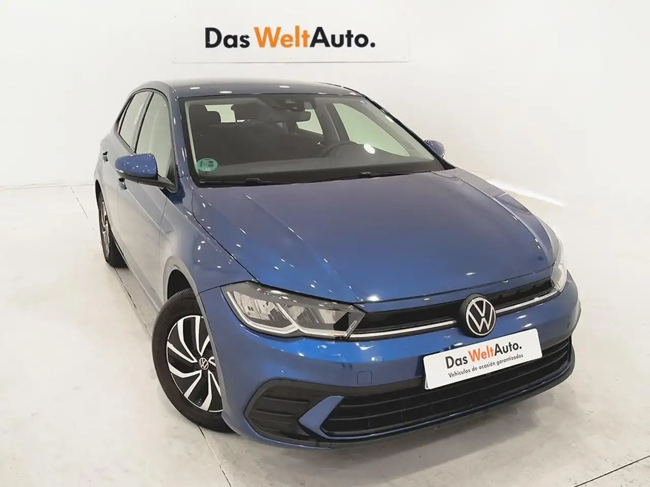 Renting Volkswagen Polo 1.0 TSI Life DSG 70kW Azul 2