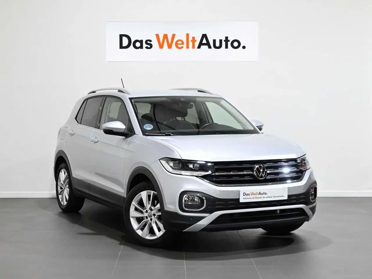 Renting Volkswagen T-Cross 1.0 TSI Sport DSG7 81kW Plateado