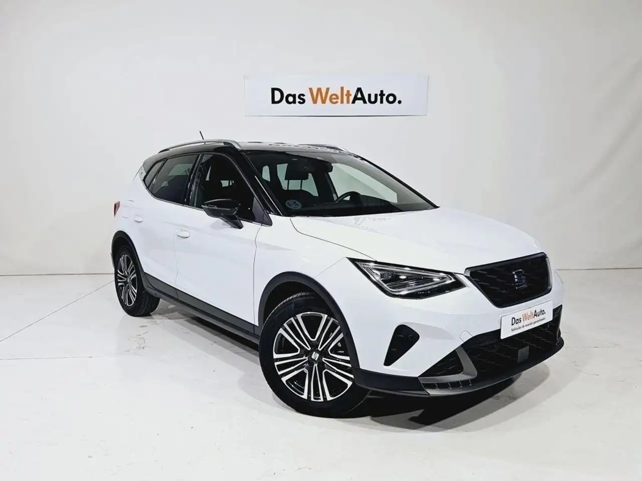 Renting SEAT Arona 1.0 TSI S&S FR XM 110 Blanco 2