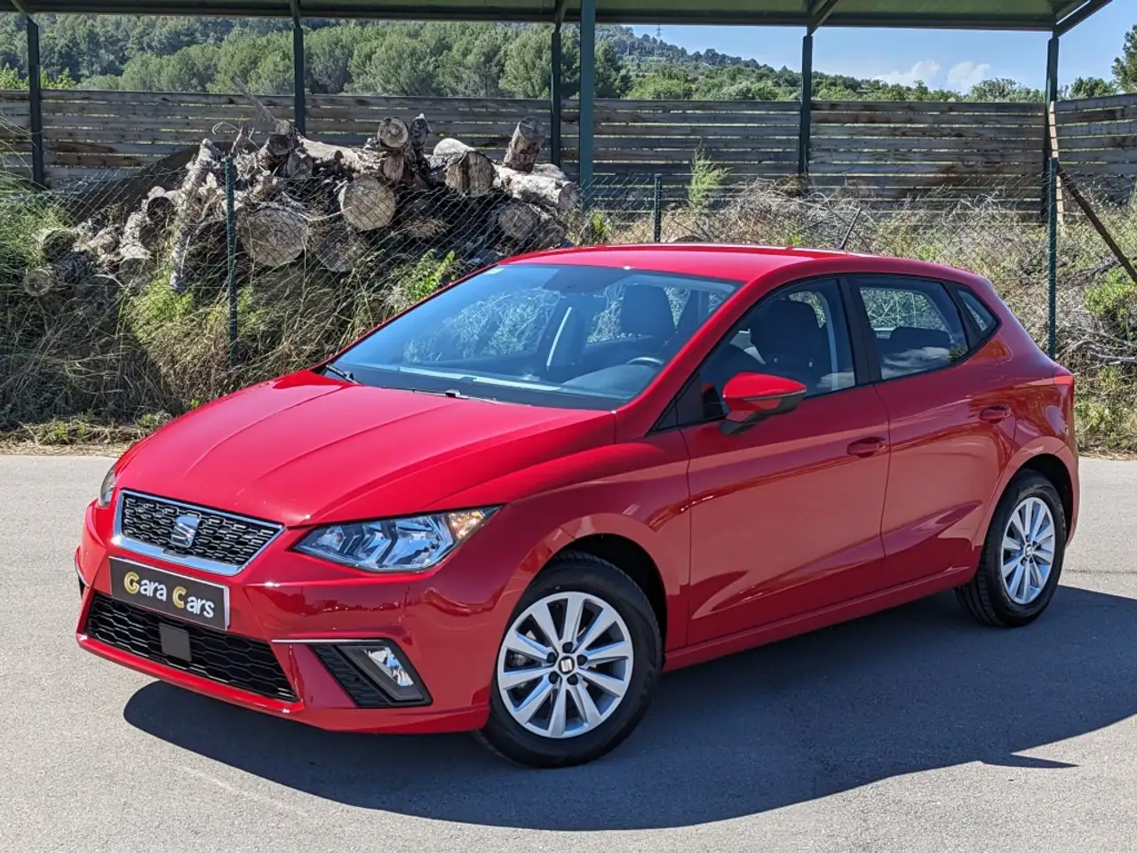 Renting SEAT Ibiza 1.0 TSI S&S Style 95 Rojo