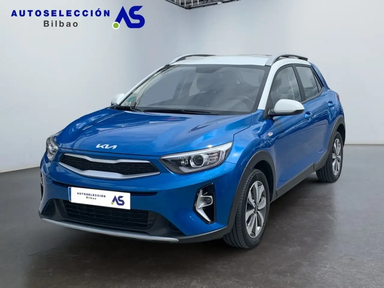 Renting Kia Stonic 1.2 DPi Concept Azul 1