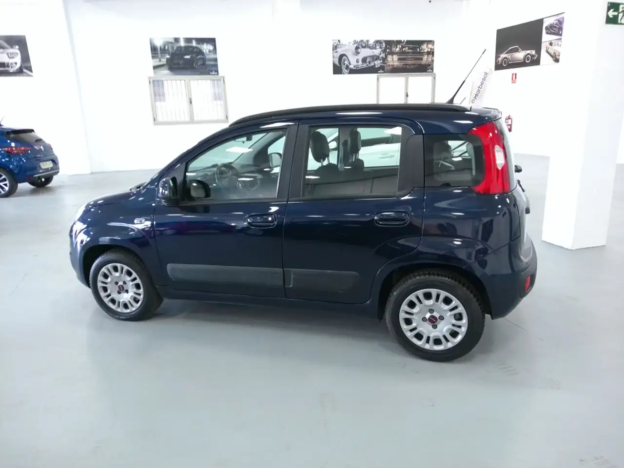 Renting Fiat Panda 1.2 Lounge Azul