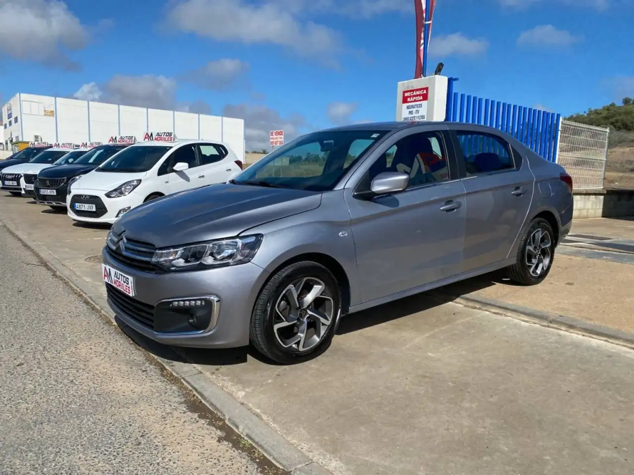 Renting Citroen C-Elysée 1.2 PureTech Shine 82 Gris