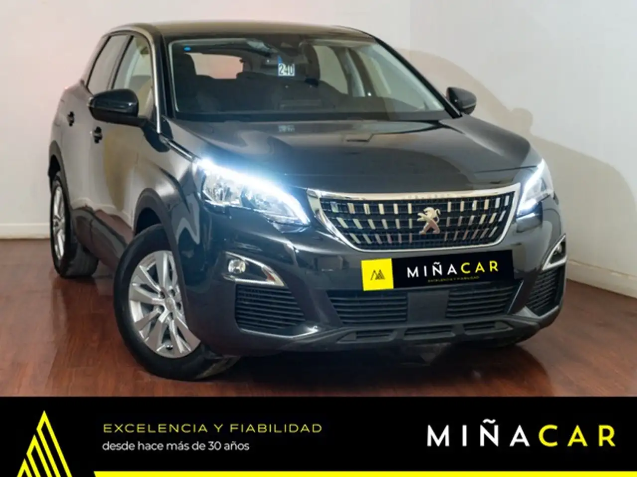 Renting Peugeot 3008 1.2 S&S PureTech Active 130 Gris